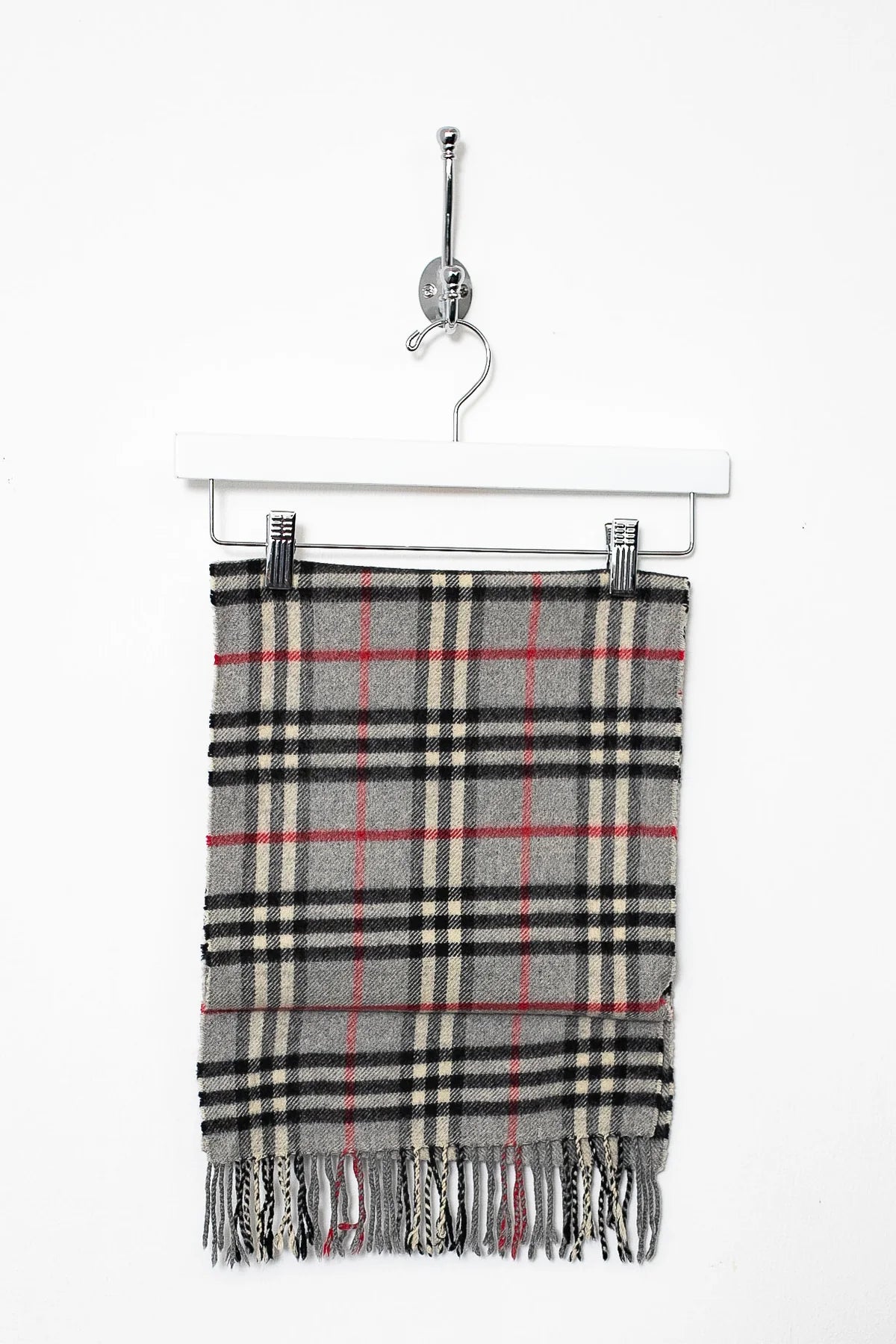 00s burberry cashmere scarf in gray